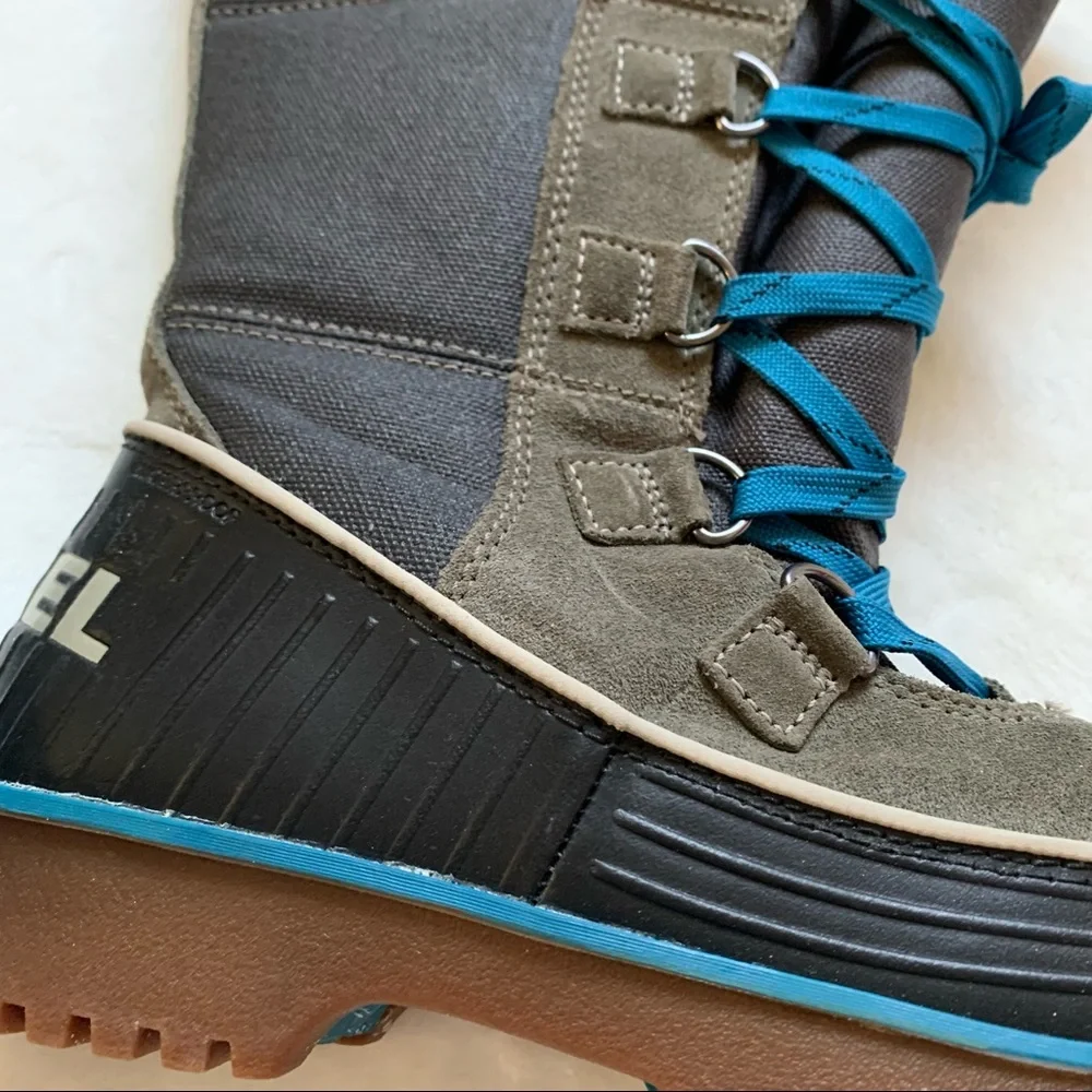 Women's Gray Winter Boots with Teal Laces